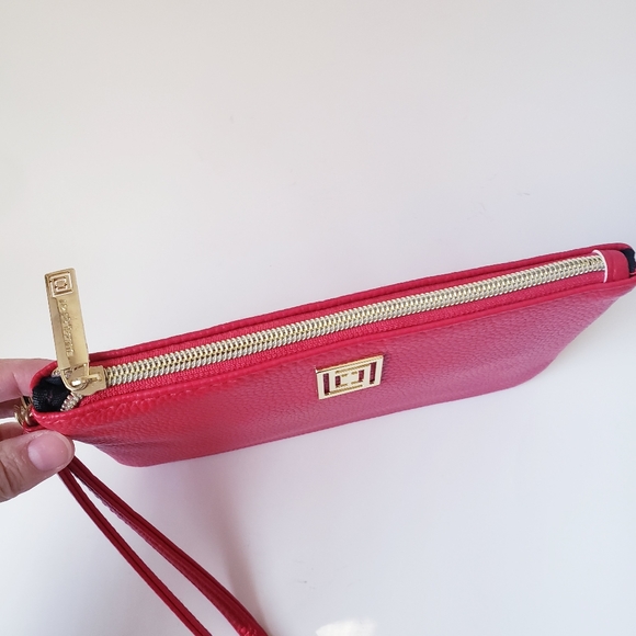 Liz Claiborne Red Phone Charging Wallet - Picture 3 of 12